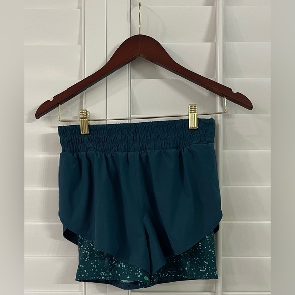 Athleta Hit It 2 in 1 Shorts - Picture 1 of 9